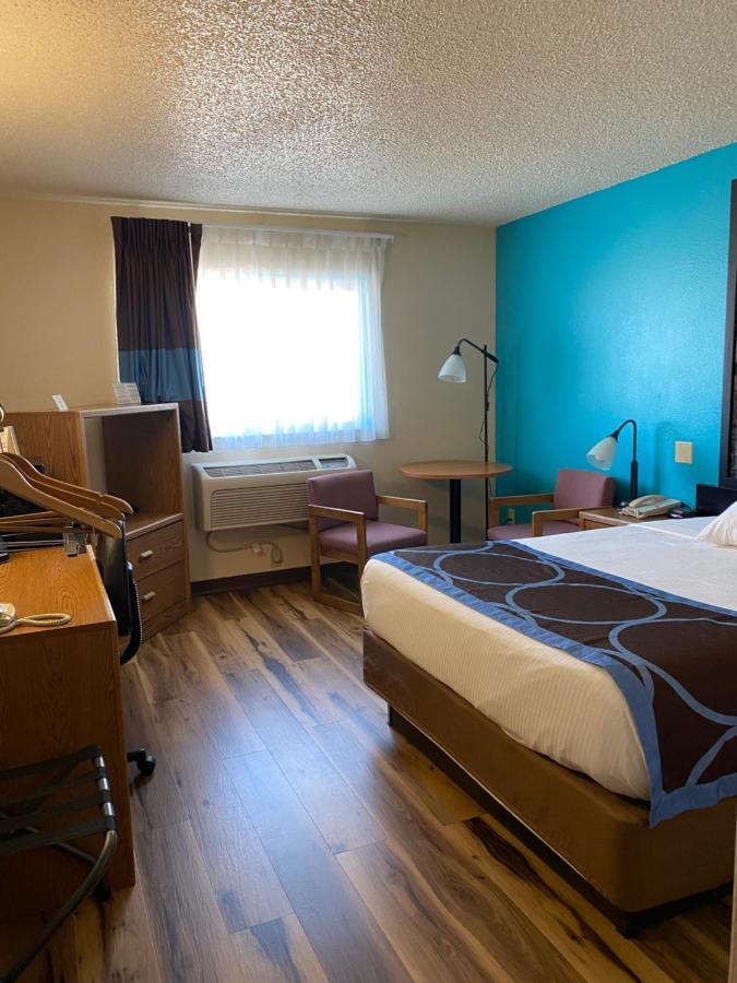 Super 8 By Wyndham Motel 3*