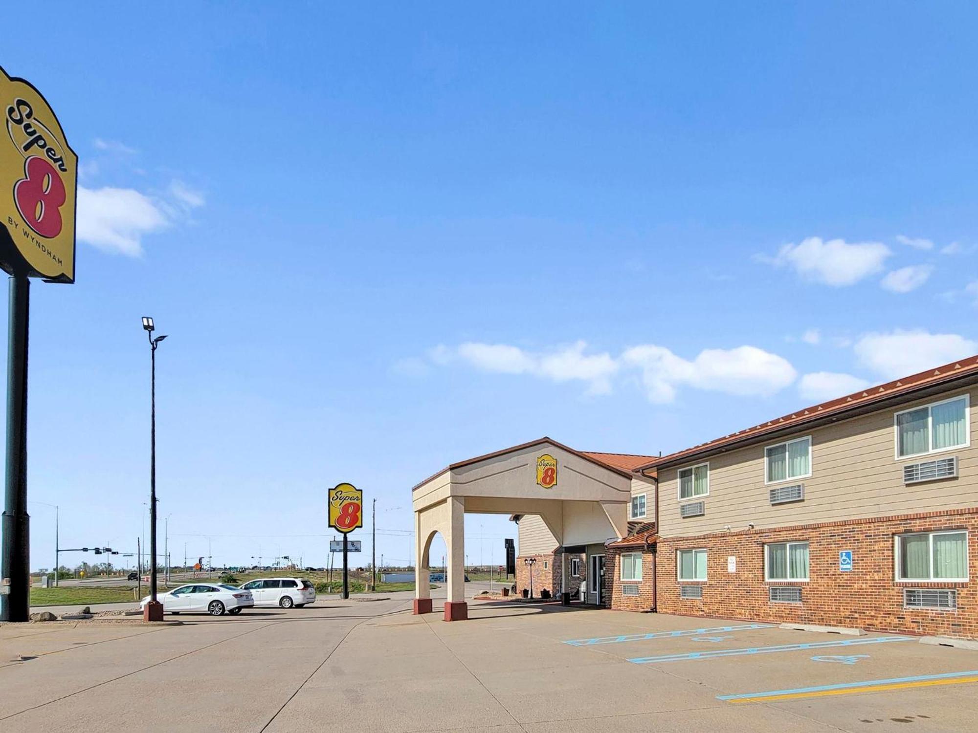 Super 8 By Wyndham Motel